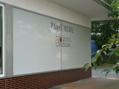 logo-werbetechnik-tschasche-muehlheim-schaufenster-fassadenbeschriftung-P1020033