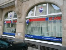 logo-werbetechnik-tschasche-muehlheim-schaufenster-fassadenbeschriftung-P1020058