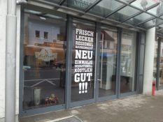 logo-werbetechnik-tschasche-muehlheim-schaufenster-fassadenbeschriftung-P1090066