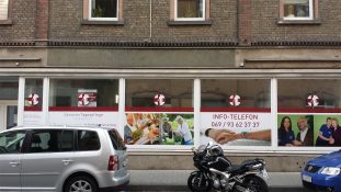 logo-werbetechnik-tschasche-muehlheim-schaufenster-fassadenbeschriftung-P1090348a