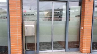 logo-werbetechnik-tschasche-muehlheim-schaufenster-fassadenbeschriftung-P1102049