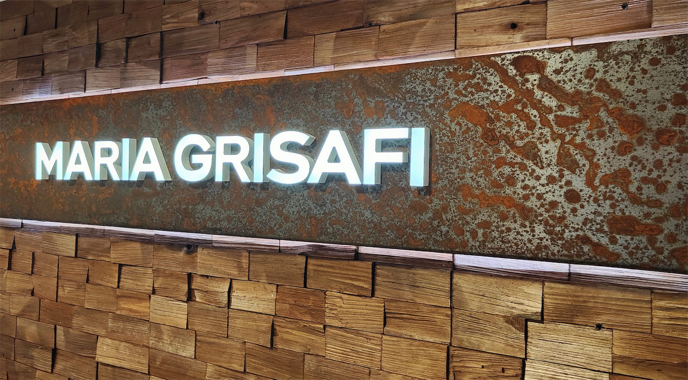 Leuchtende 3D-Buchstaben verbrauchen nur wenig Strom im Vergleich zu Hochspannungsröhren.