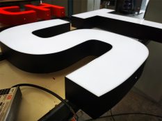 web-logo-werbetechnik-tschasche-muehlheim-leuchtreklame-einzelbuchstaben-p8-20200827-135137